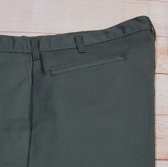 Dickies▪︎Dark Green 15" Shorts w/Multi-use Pocket▪︎ Size 38 *NEW* - Picture 11 of 16